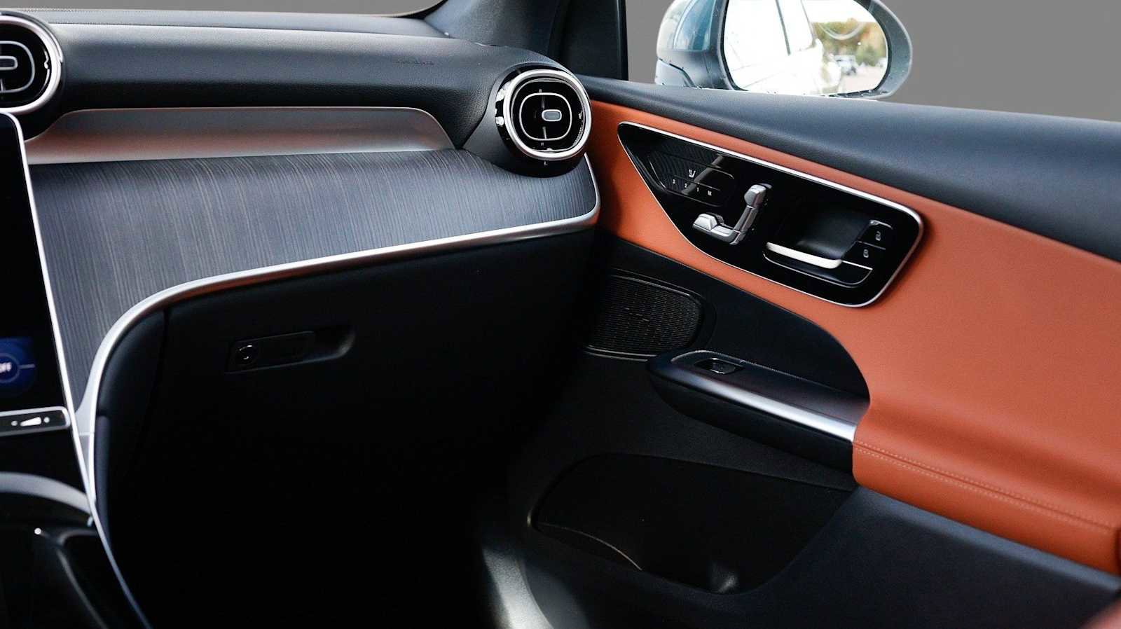 Used 2026 Mercedes-Benz GLC 300 4MATIC image 17