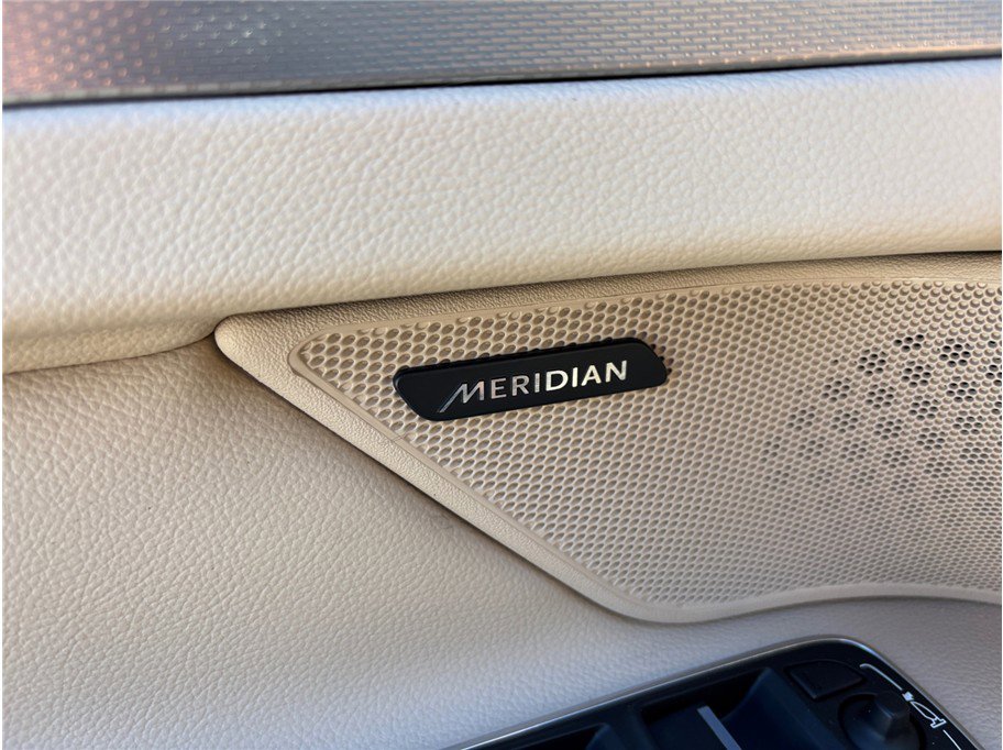 Used 2018 Jaguar XF Premium image 26