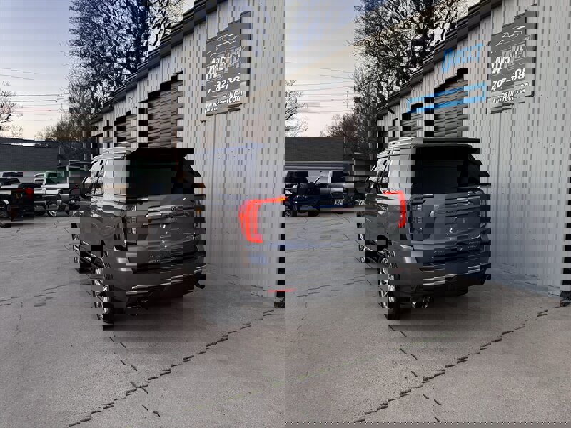 Used 2021 GMC Yukon Denali w/ Denali Ultimate Package image 20