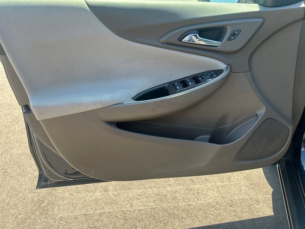 Used 2022 Chevrolet Malibu LT FWD image 17