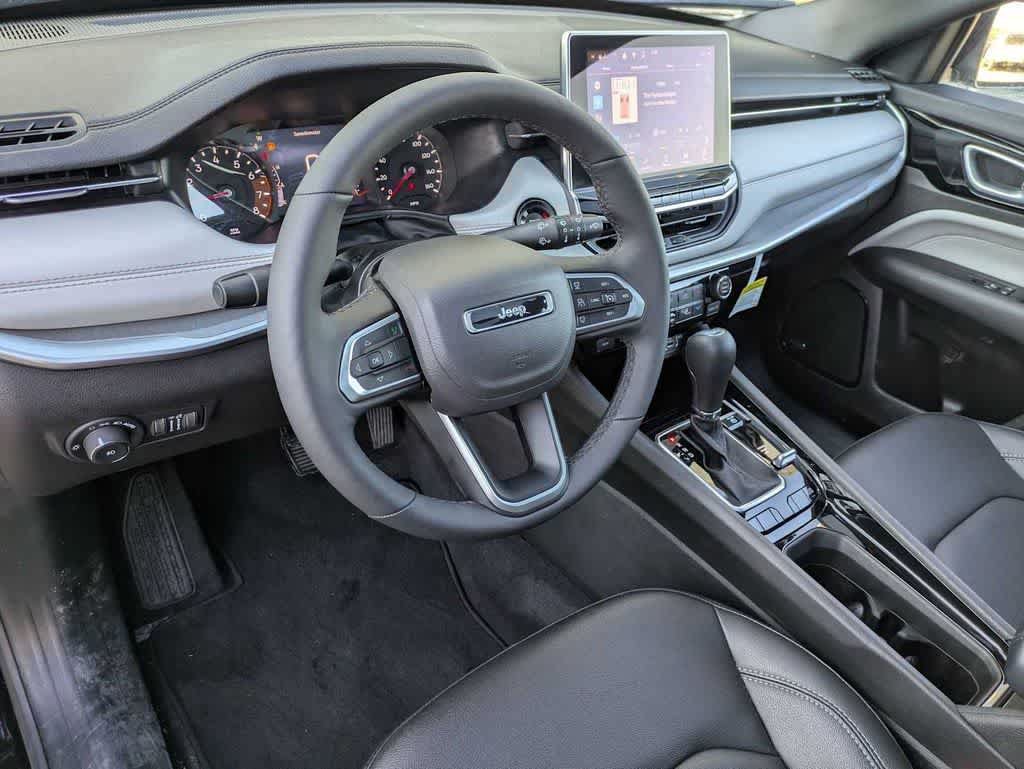 Used 2025 Jeep Compass Limited w/ Sun & Sound Group AWD/4WD image 2