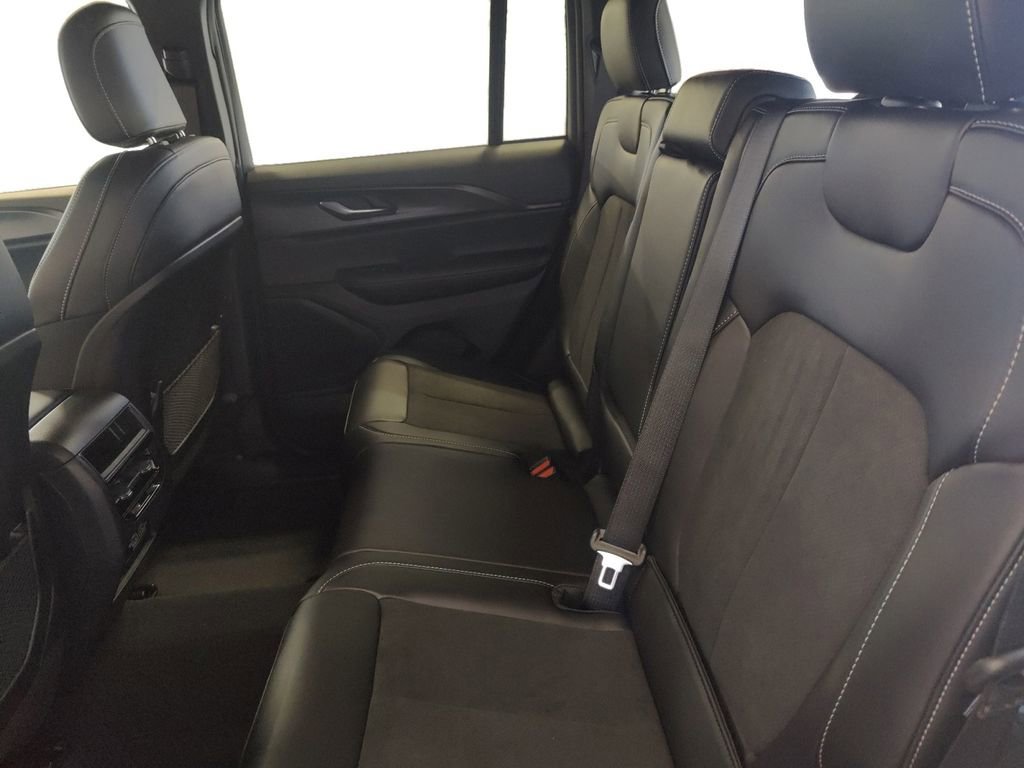 New 2025 Jeep Grand Cherokee Altitude image 15