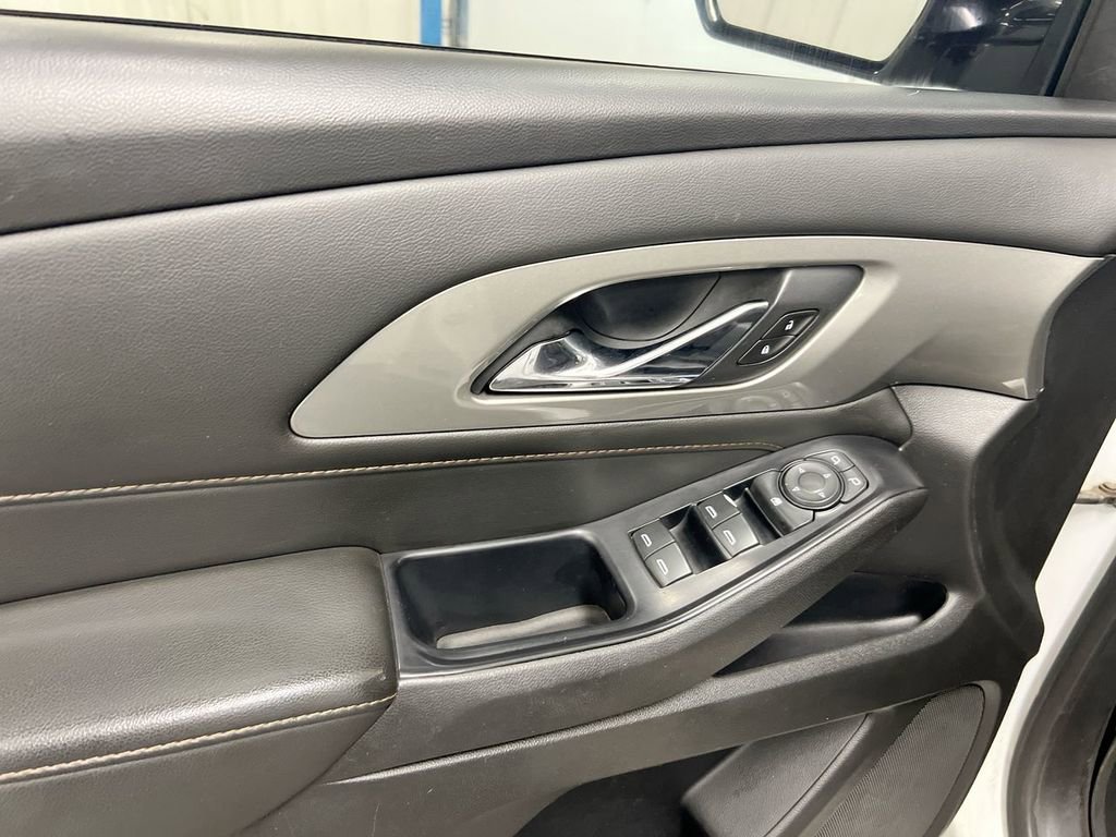 Used 2020 Chevrolet Traverse LS image 19