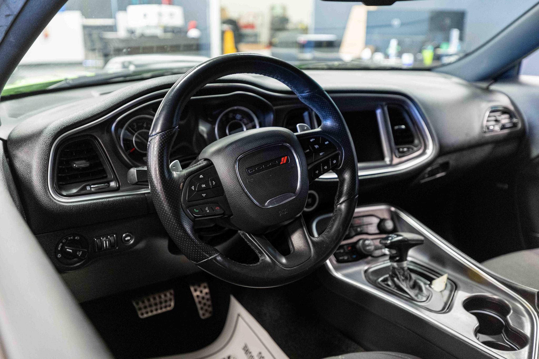 Used 2015 Dodge Challenger R/T RWD image 8