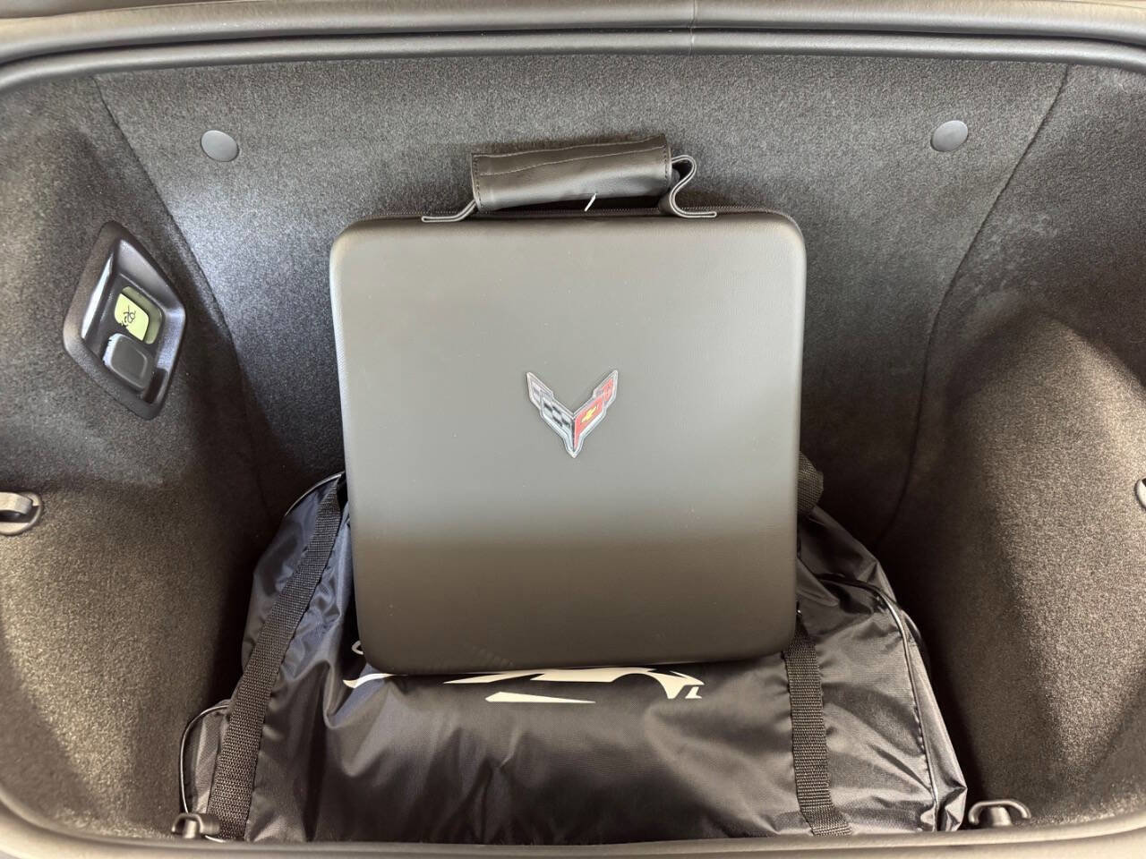 Used 2024 Chevrolet Corvette Stingray Premium Conv w/ Z51 Performance Package image 29