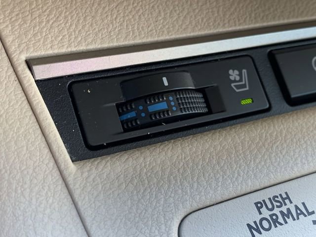 Used 2013 Lexus ES 350 w/ Luxury Pkg image 28