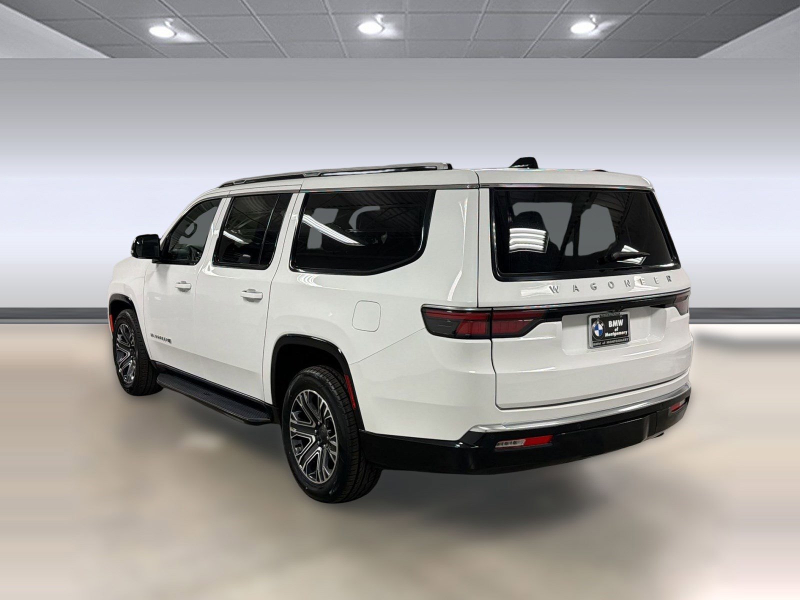 Used 2024 Jeep Wagoneer L Series II w/ Flexible Seating Group image 2