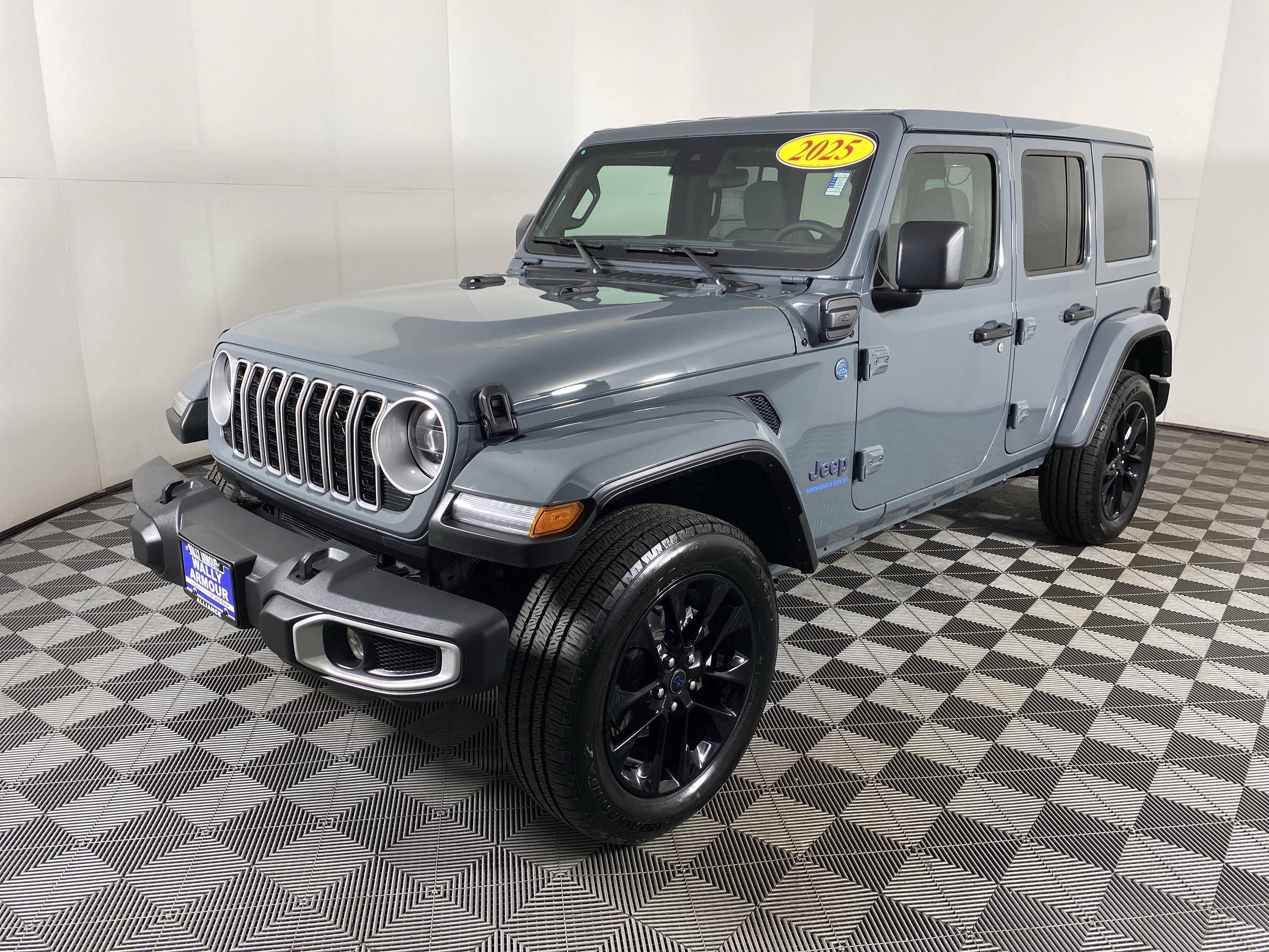 Used 2025 Jeep Wrangler Sahara w/ Safety Group image 10