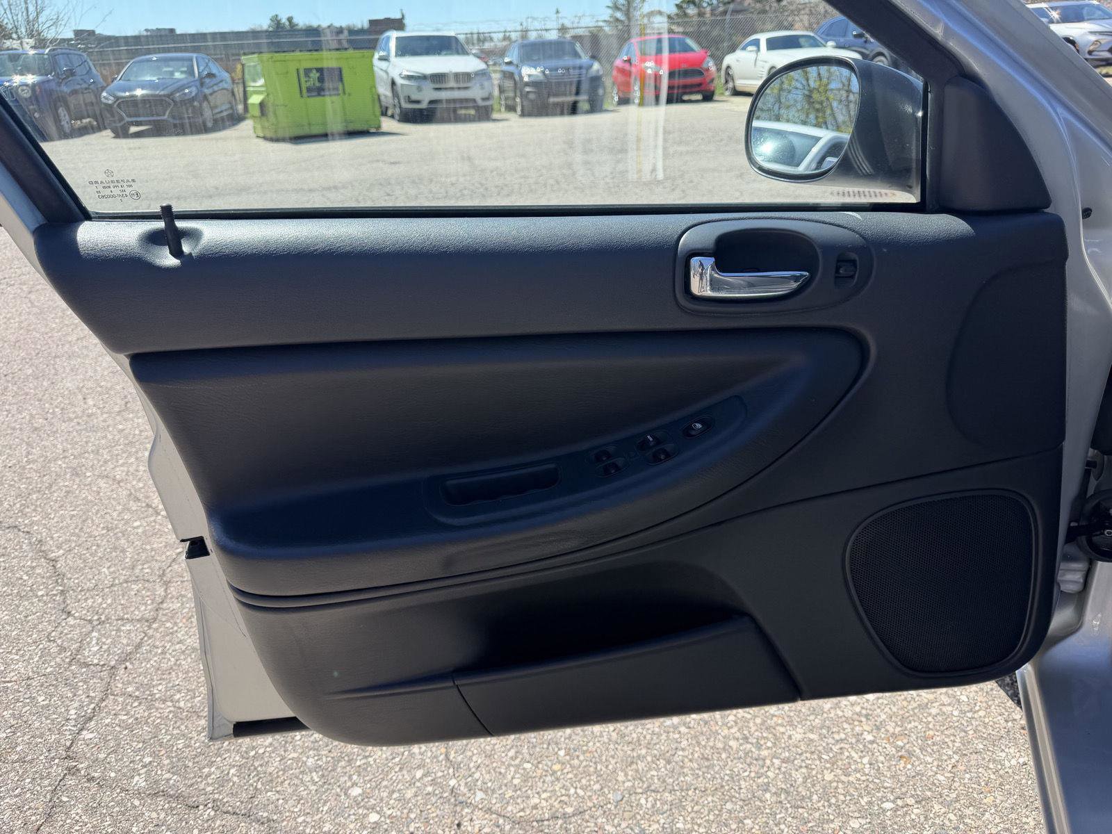 Used 2006 Chrysler Sebring Touring FWD image 11