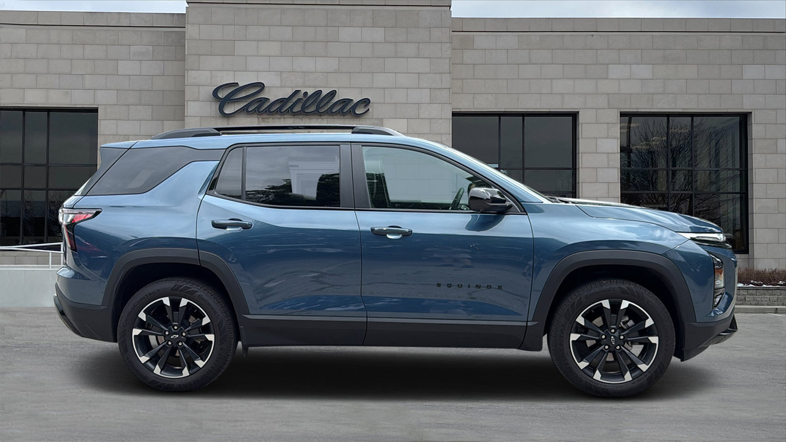 Used 2025 Chevrolet Equinox RS AWD/4WD image 2