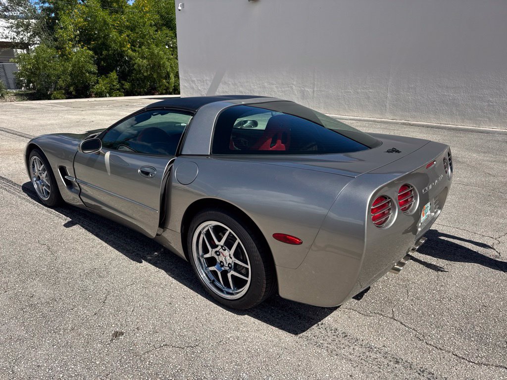 Used 2000 Chevrolet Corvette Coupe w/ Memory Pkg RWD image 4