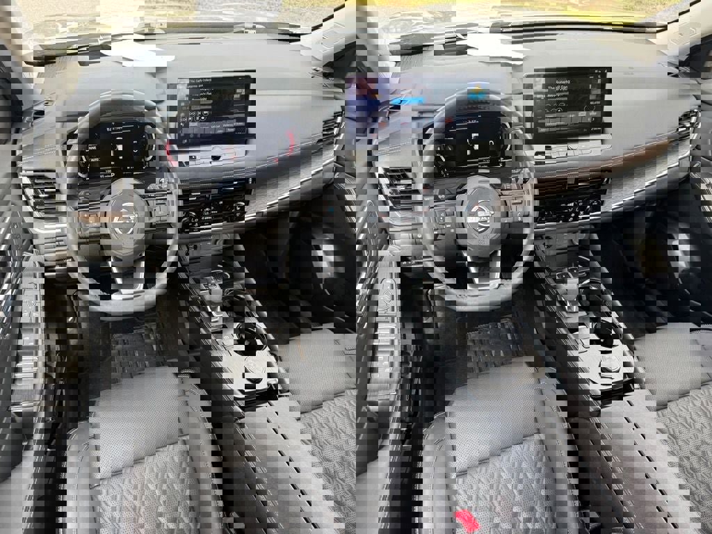 Used 2024 Nissan Rogue Platinum w/ Platinum Premium Package image 11