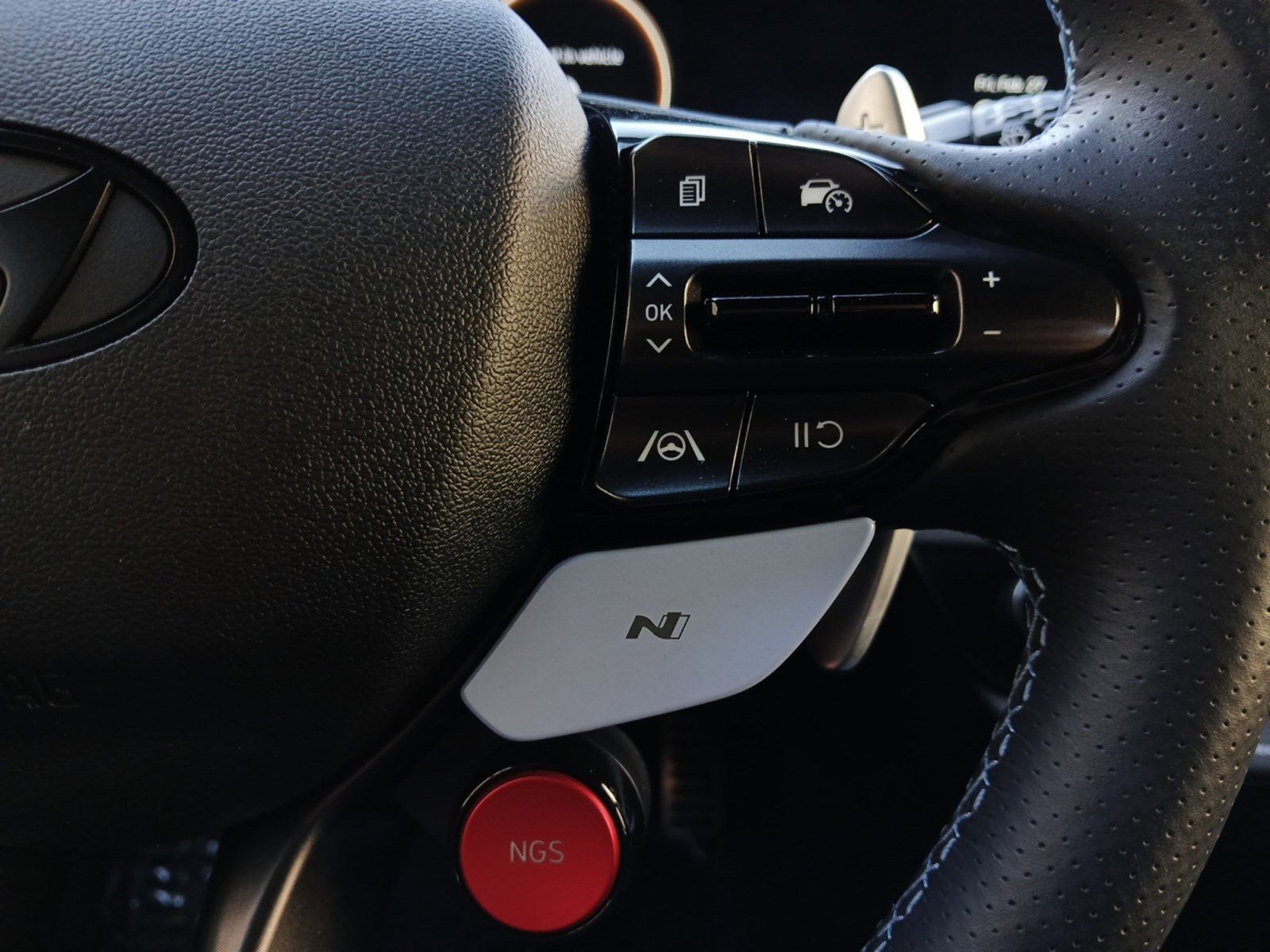 Certified 2025 Hyundai Elantra N Base image 35