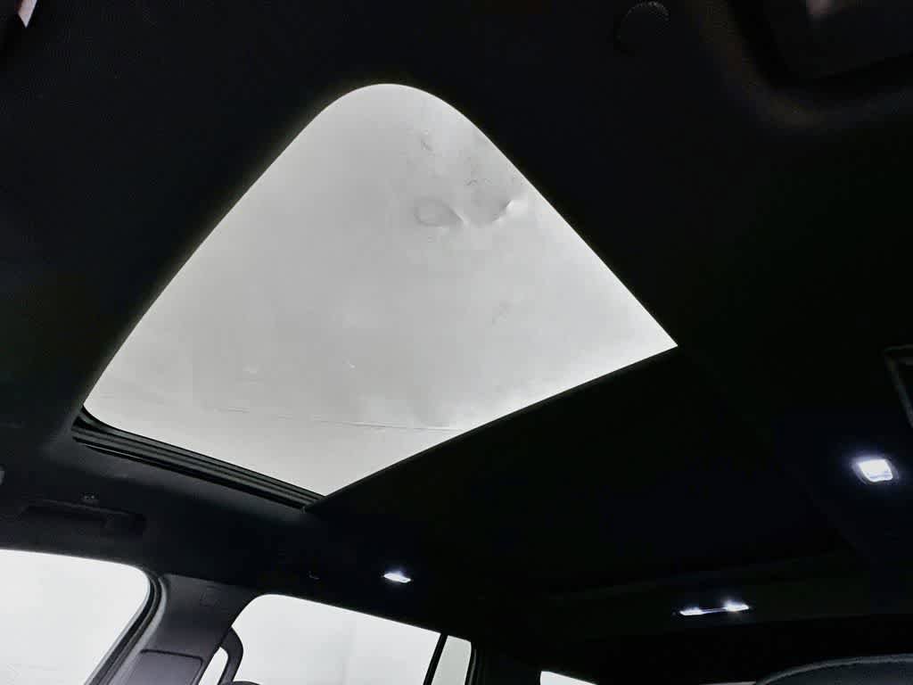 Used 2026 Chevrolet Traverse High Country w/ LPO, Floor Liner Package FWD image 32