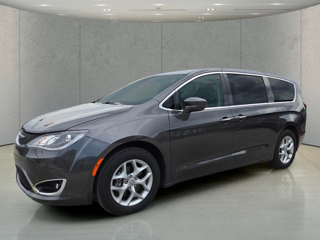 Used 2019 Chrysler Pacifica Touring Plus w/ Advanced Safetytec Group FWD image 7