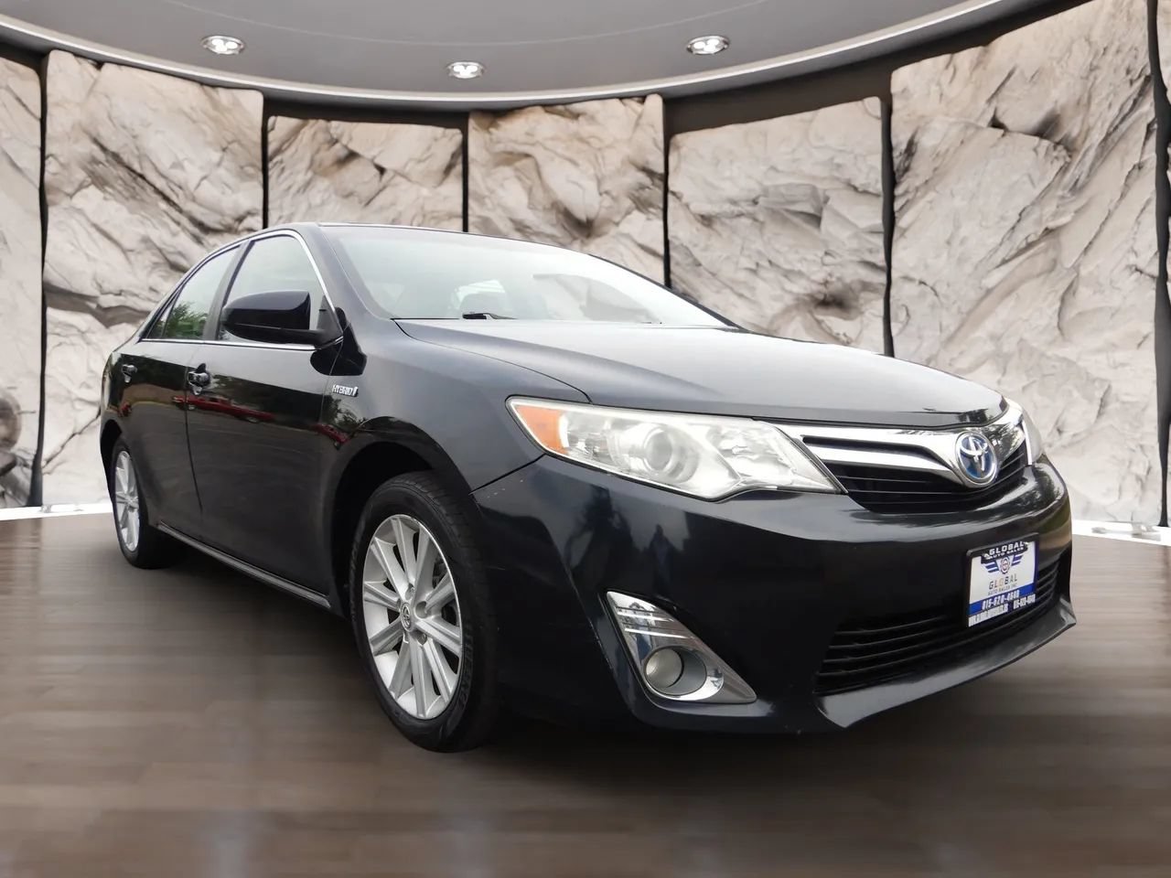 Used 2012 Toyota Camry XLE w/ Leather Pkg FWD image 4
