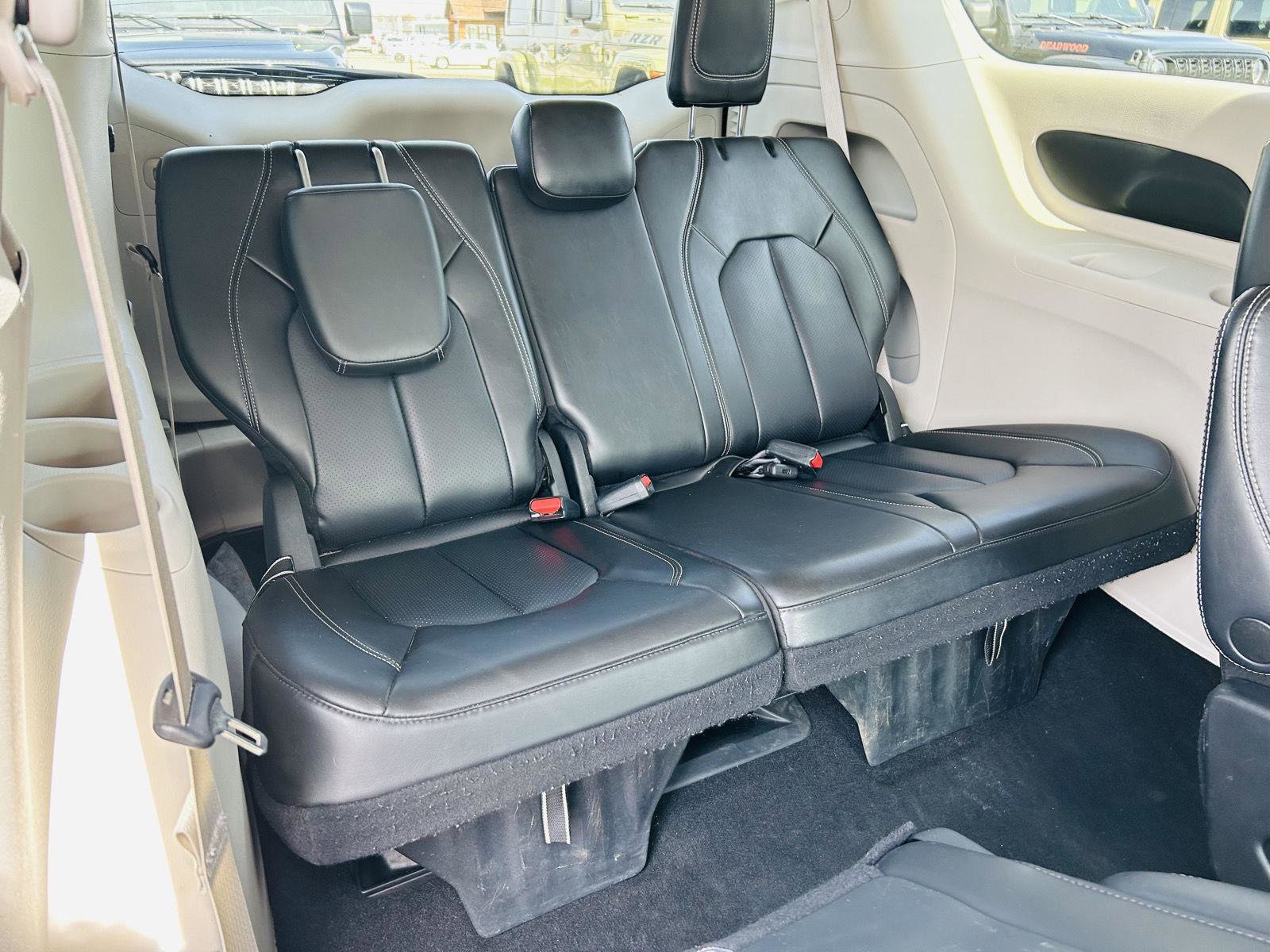 Used 2023 Chrysler Pacifica Touring-L image 31