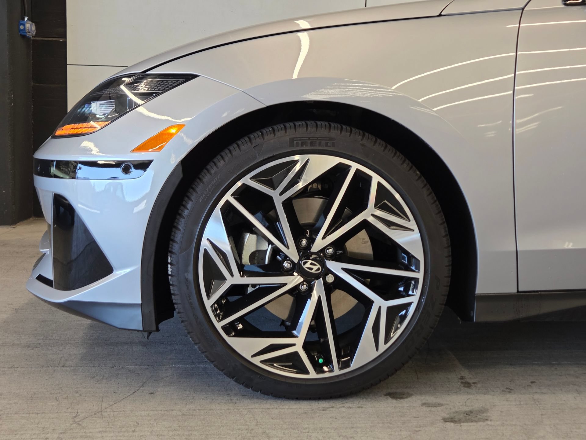 Used 2025 Hyundai Ioniq 6 Limited RWD image 9