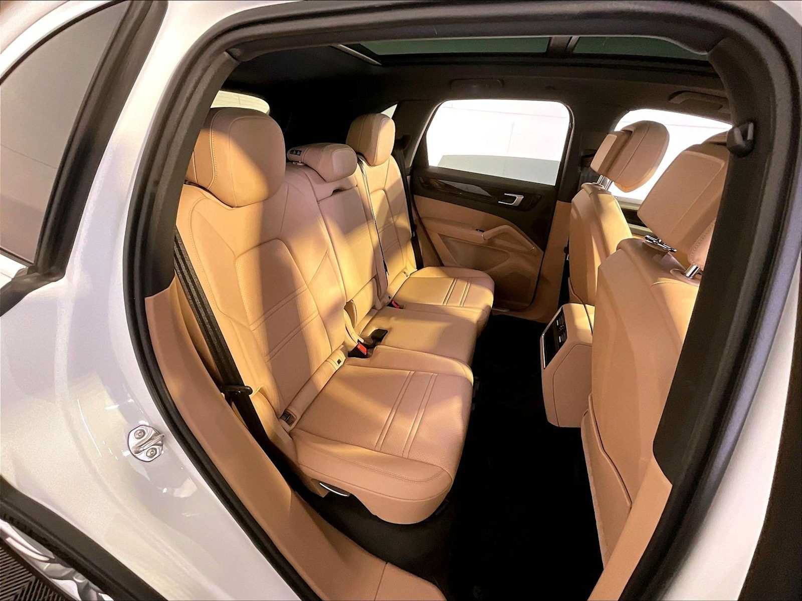 Certified 2021 Porsche Cayenne AWD/4WD image 23