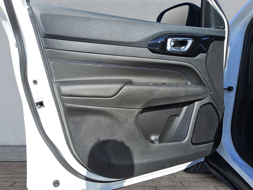 New 2026 Jeep Compass Latitude image 17