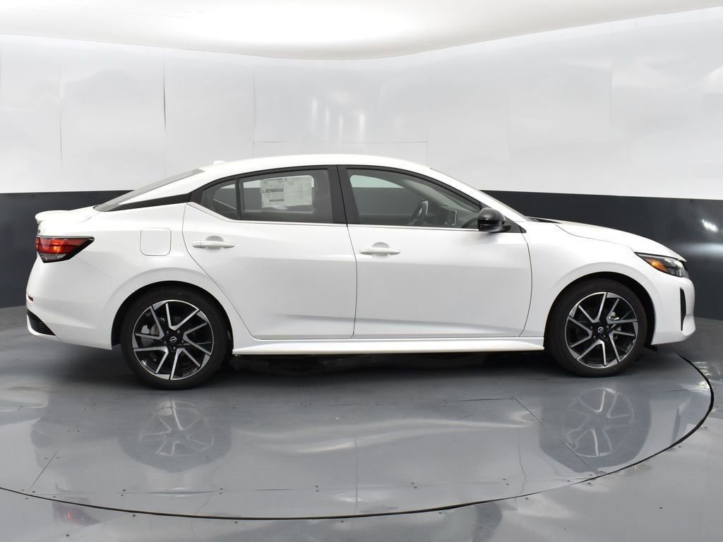 New 2025 Nissan Sentra SR image 4