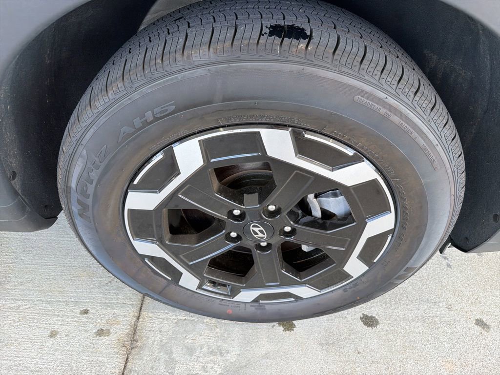 Used 2025 Hyundai Santa Fe SEL FWD image 12