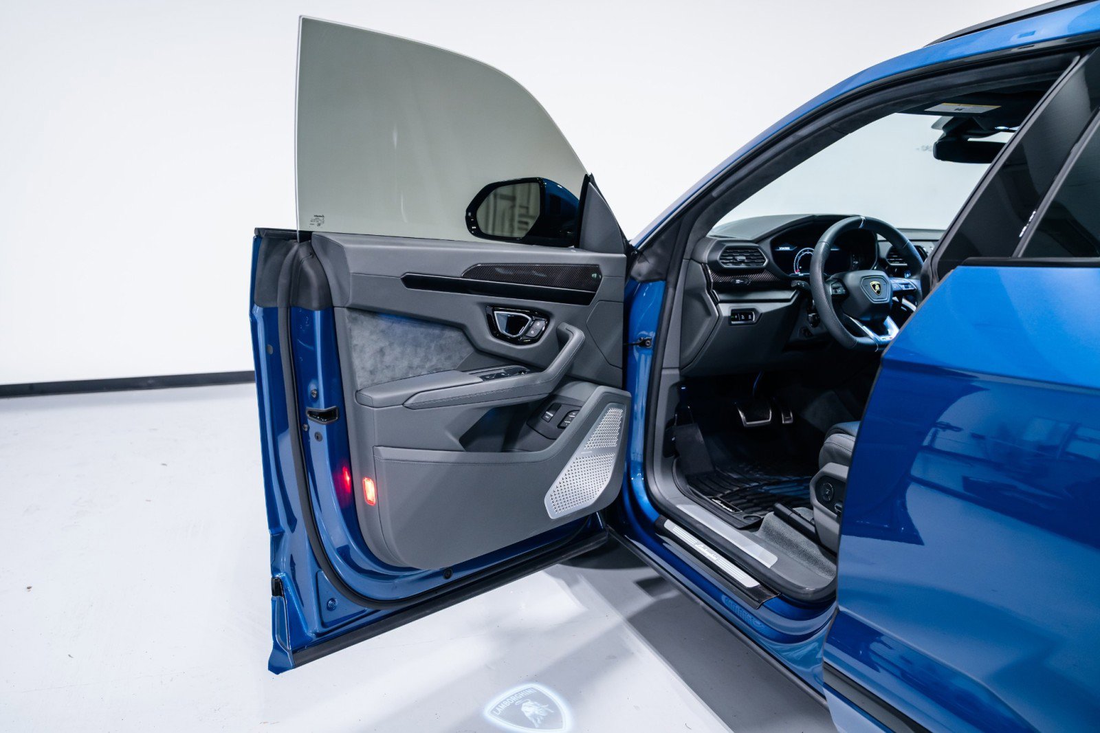 Used 2024 Lamborghini Urus S image 34