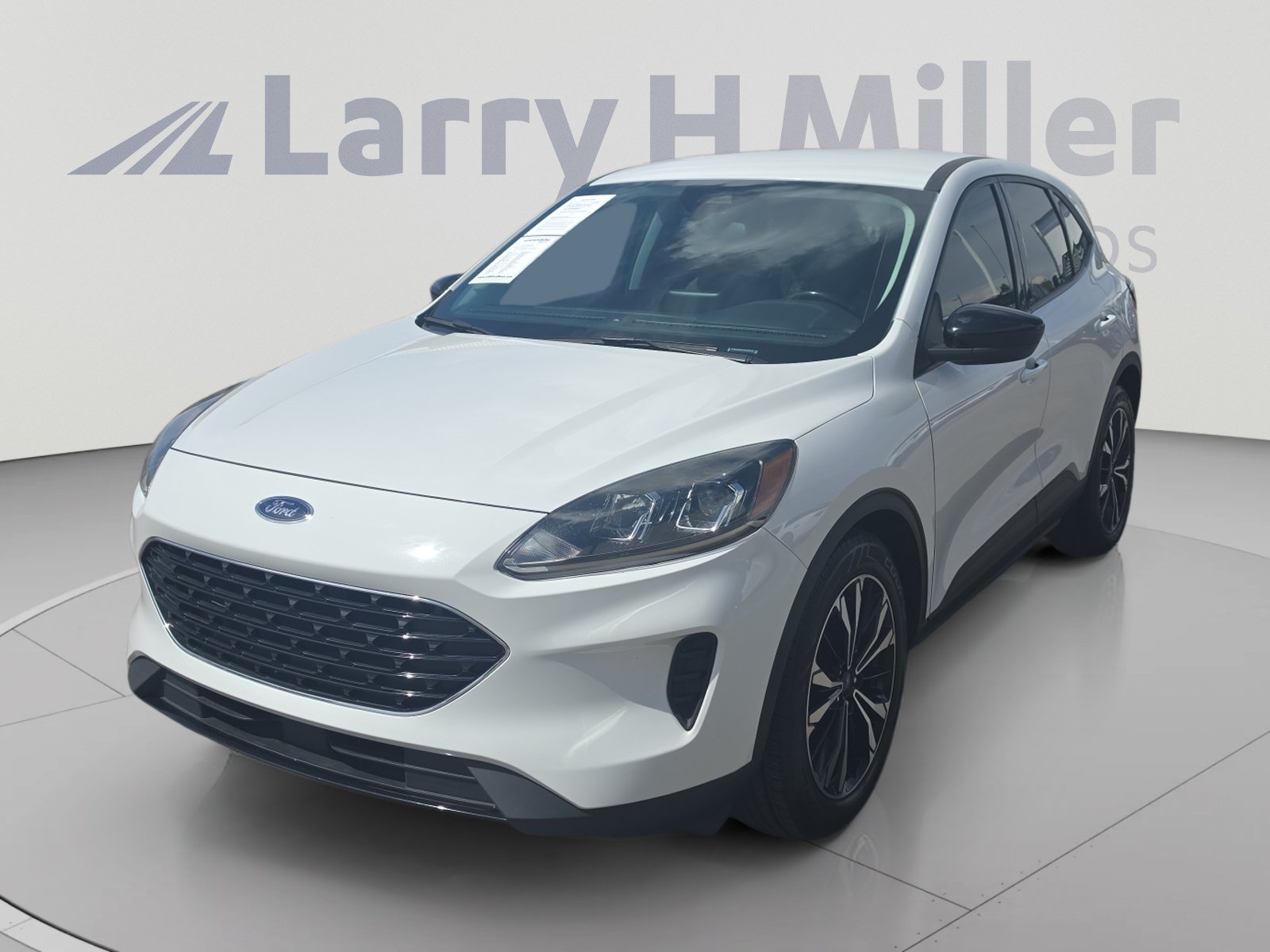 Used 2022 Ford Escape SE w/ SE Sport Appearance Package