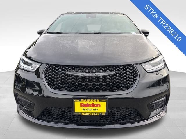 New 2026 Chrysler Pacifica Limited image 2