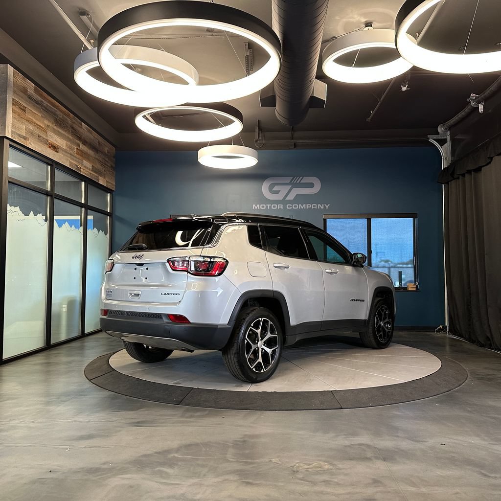 Used 2024 Jeep Compass Limited AWD/4WD image 3