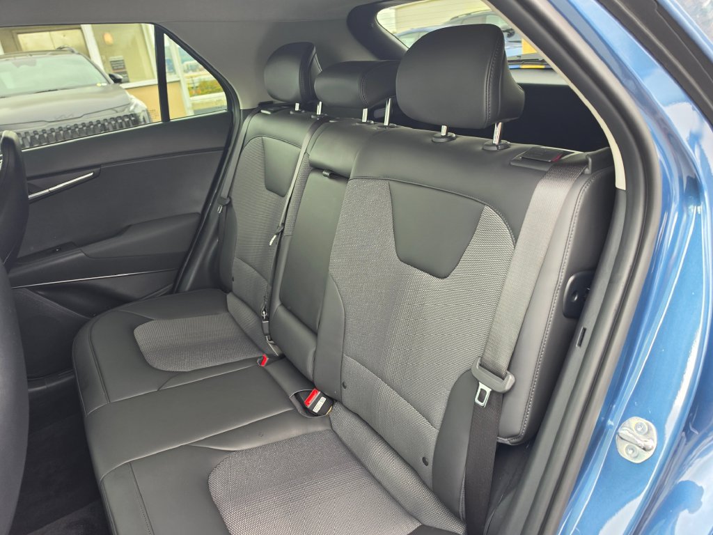 Certified 2025 Kia Niro EX FWD image 17