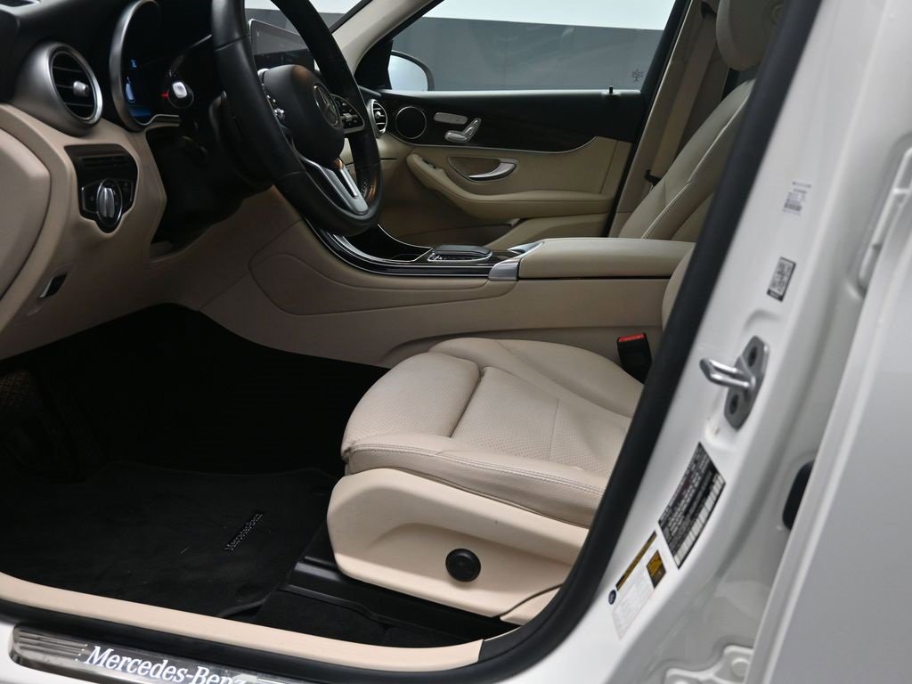 Used 2022 Mercedes-Benz GLC 300 w/ Premium Package Lite image 17