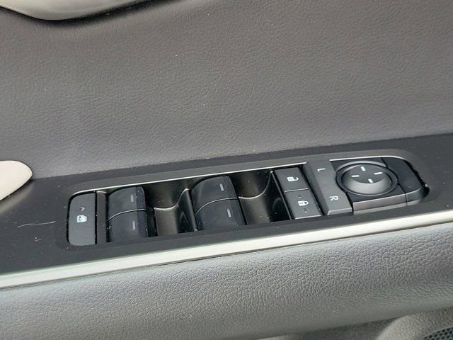 Used 2025 Lexus UX 300h FWD w/ Accessory Package (Z2) image 30