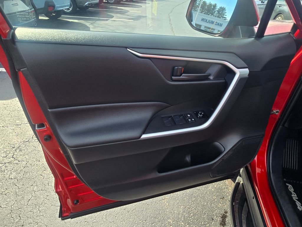 Used 2021 Toyota RAV4 SE w/ Weather & Moonroof Package AWD/4WD image 15
