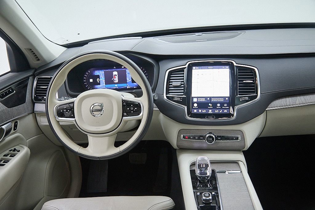 Certified 2023 Volvo XC90 B6 Ultimate w/ Protection Package Premier image 26