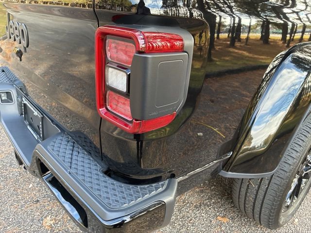 Used 2023 Jeep Gladiator Overland image 15