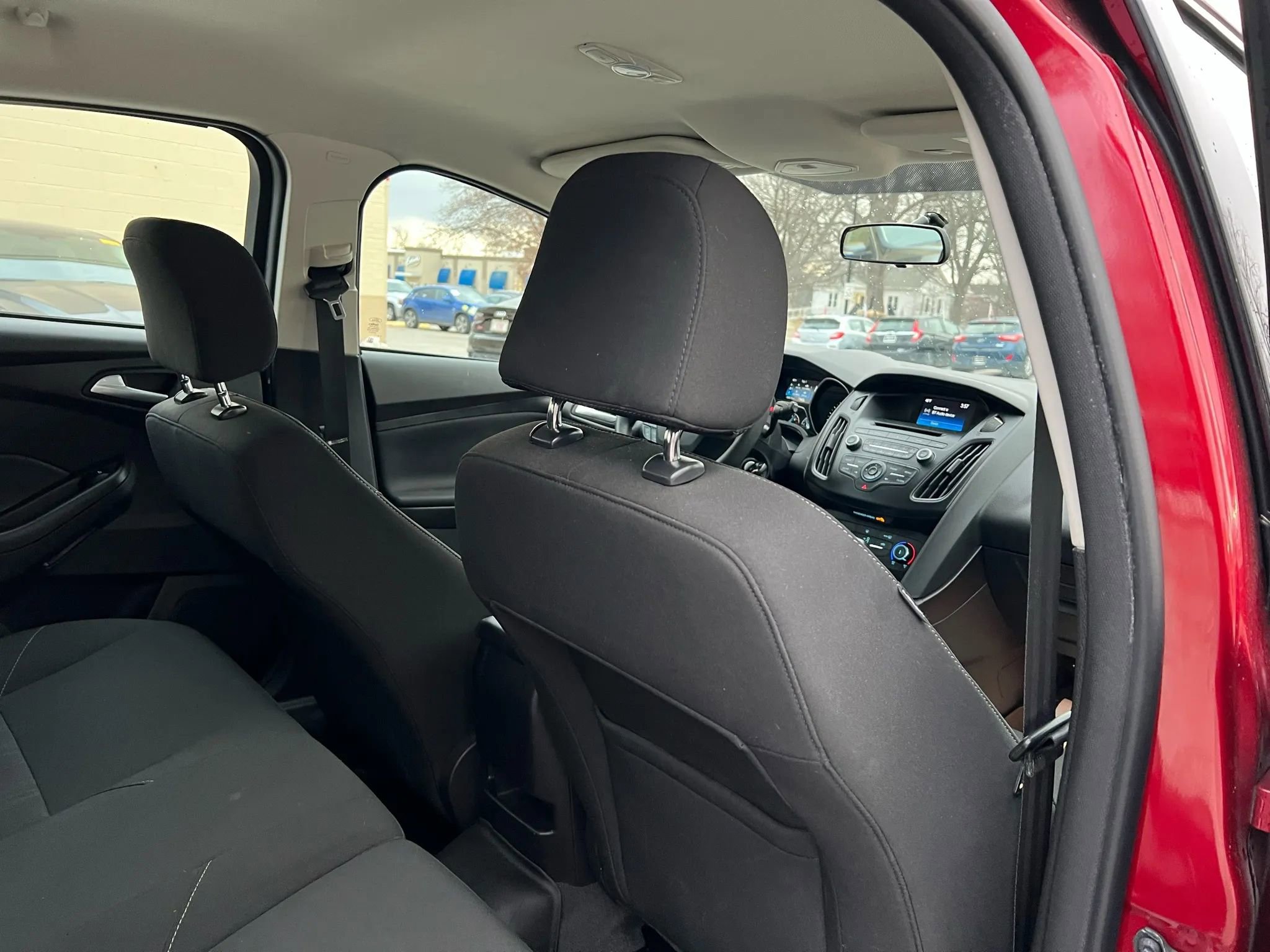 Used 2015 Ford Focus SE image 16