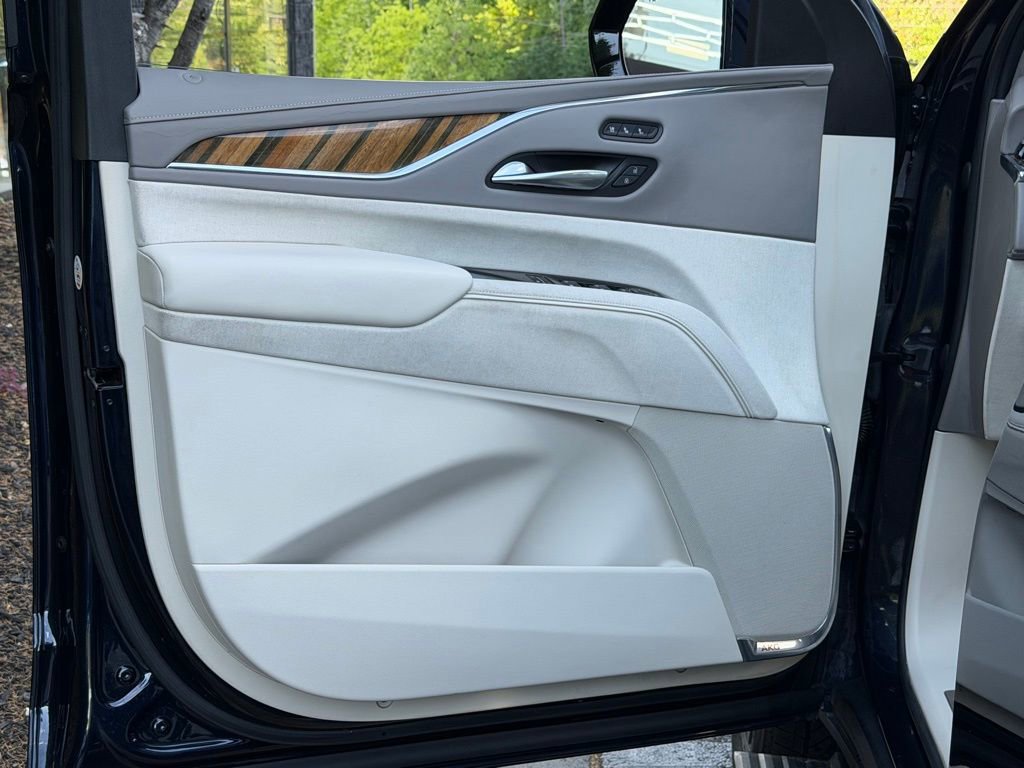 Used 2021 Cadillac Escalade ESV Sport Platinum AWD/4WD image 29