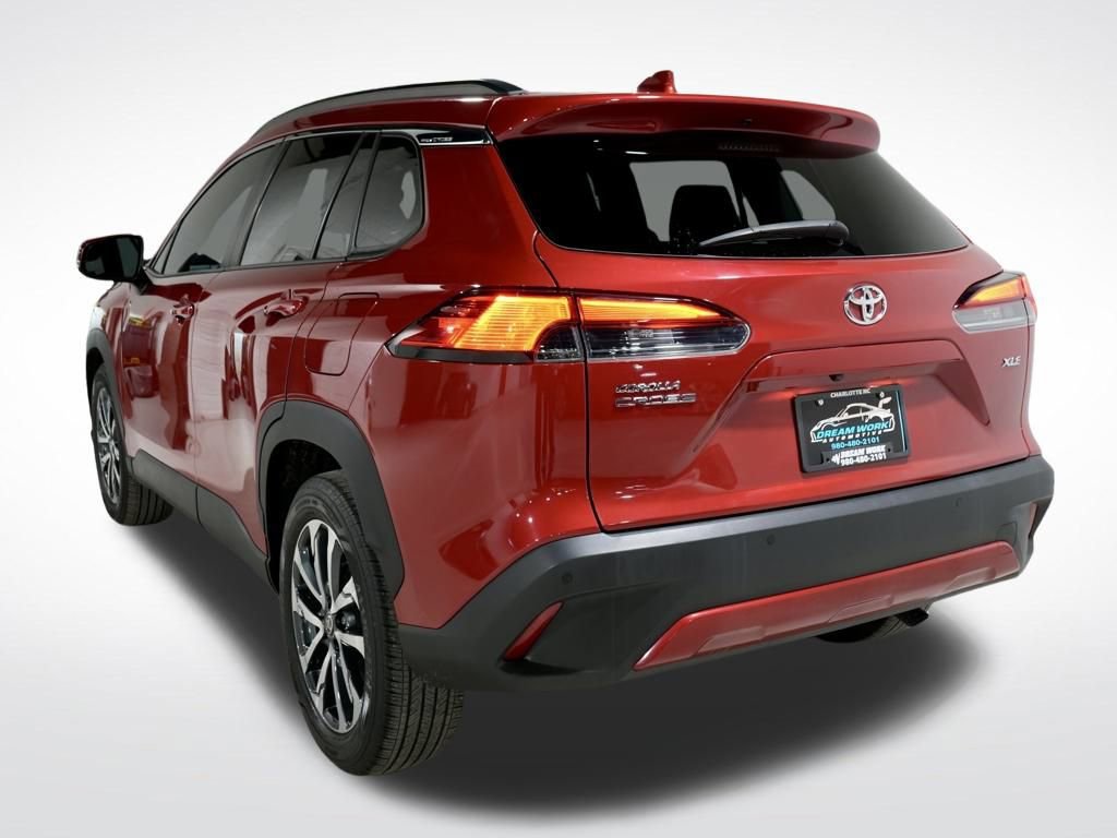 Used 2022 Toyota Corolla Cross XLE image 7