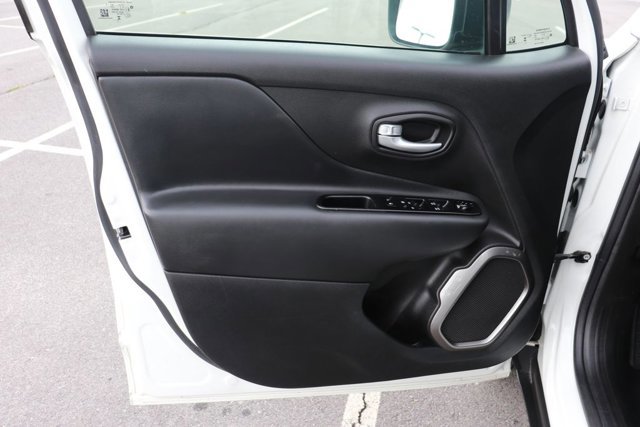 Used 2023 Jeep Renegade Latitude image 9