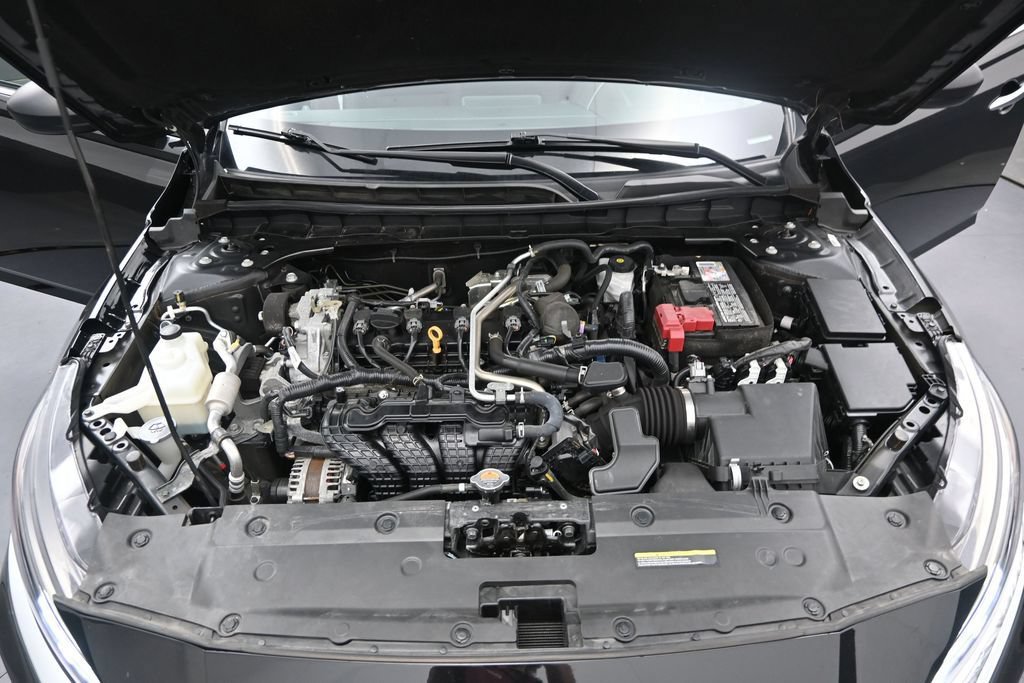 Used 2024 Nissan Altima 2.5 SV FWD image 12