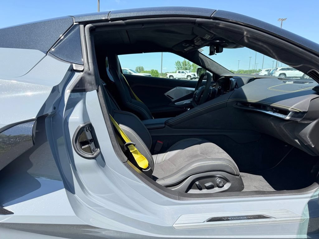 Used 2024 Chevrolet Corvette Stingray Premium Conv w/ Z51 Performance Package RWD image 13