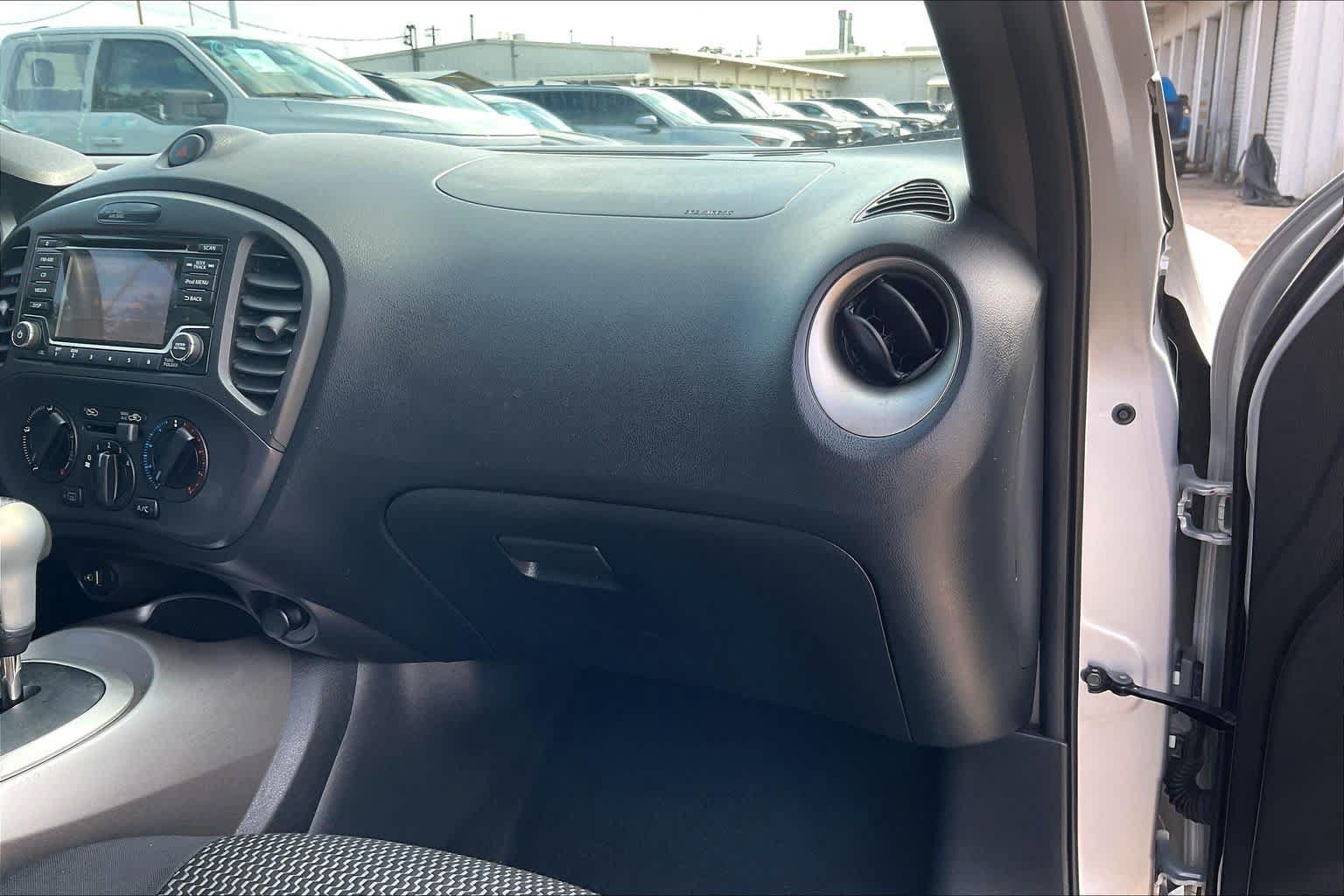 Used 2017 Nissan Juke S FWD image 19