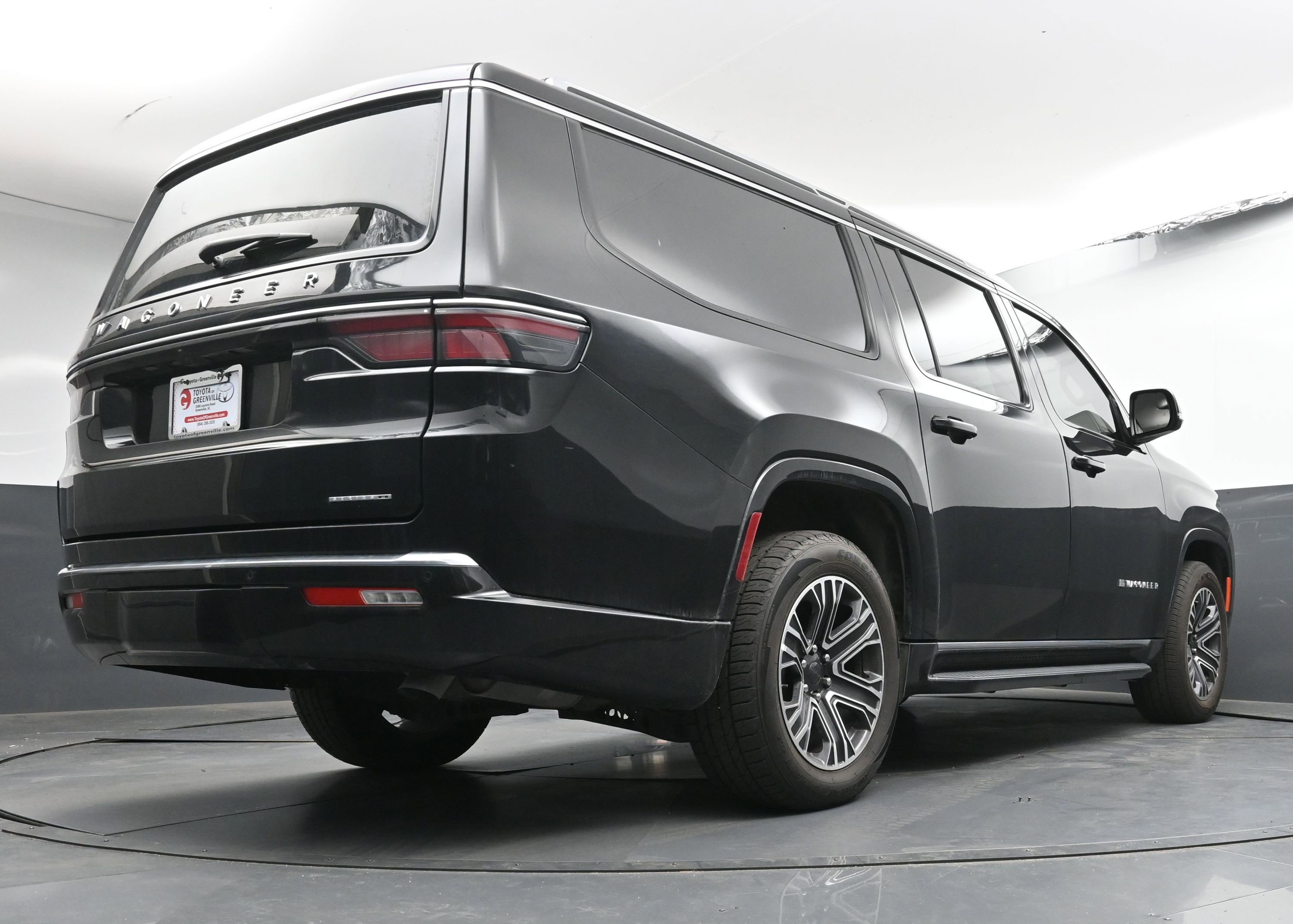 Used 2024 Jeep Wagoneer L Series II w/ Flexible Seating Group image 26