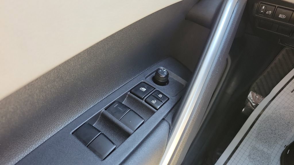 Certified 2024 Toyota Corolla Cross L image 24