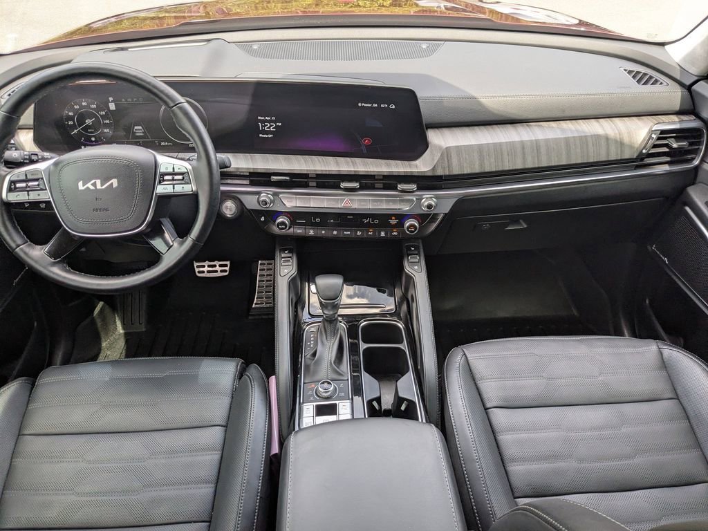 Used 2024 Kia Telluride SX Prestige w/ Towing Package image 15