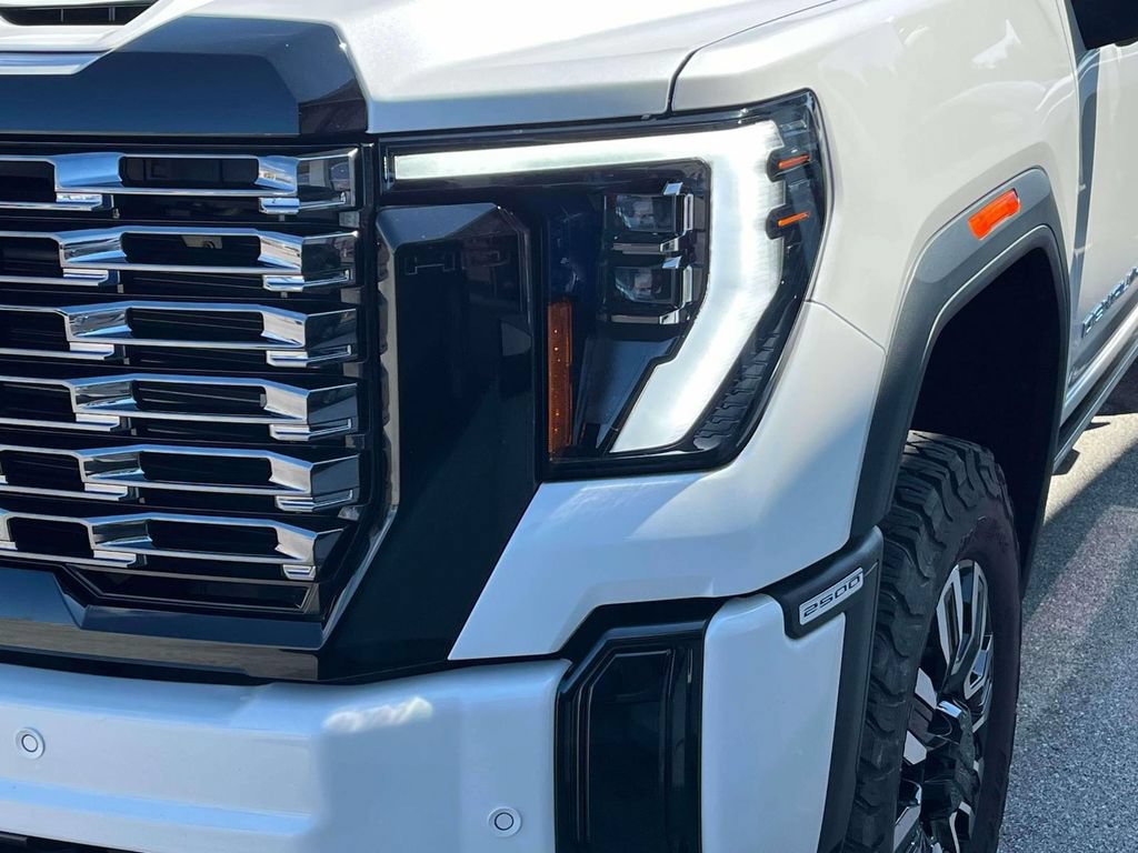 Used 2025 GMC Sierra 2500 Denali Ultimate AWD/4WD image 9
