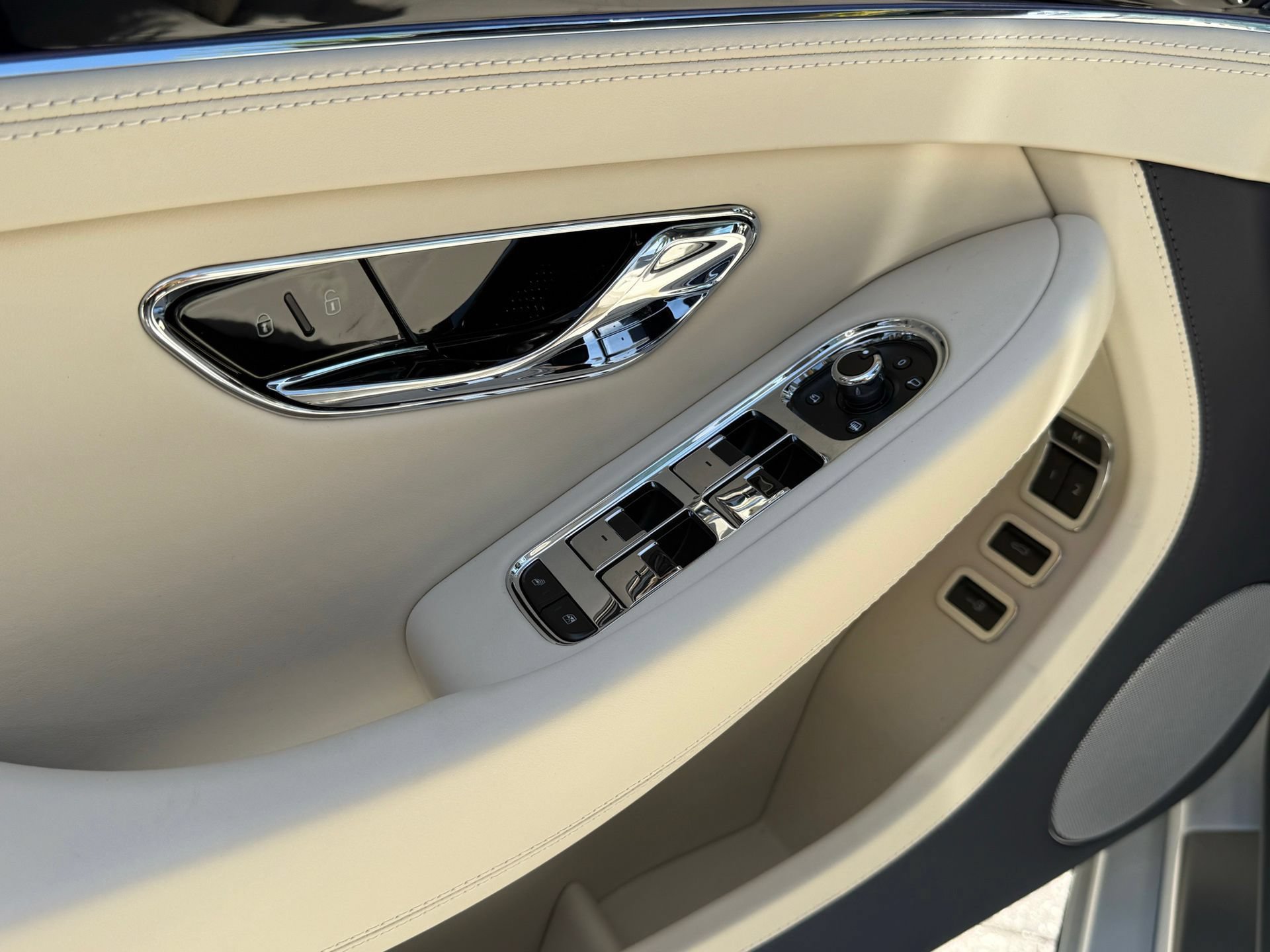 New 2026 Bentley Continental GTC AWD/4WD image 33