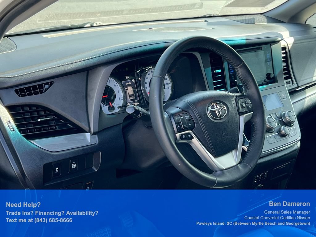 Used 2017 Toyota Sienna SE Premium FWD image 5