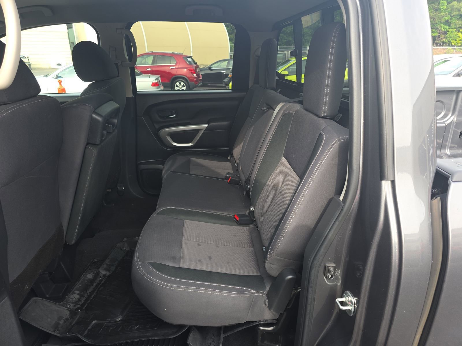 Used 2022 Nissan Titan SV AWD/4WD image 4